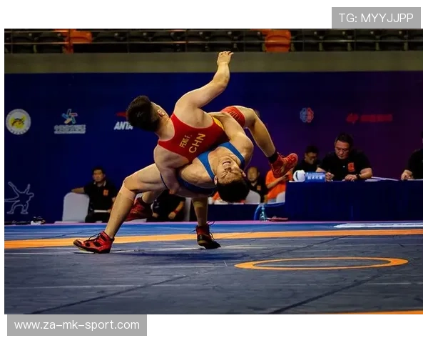 韩国摔跤运动员在国际比赛中夺金，突破自我，韩国 摔跤选手